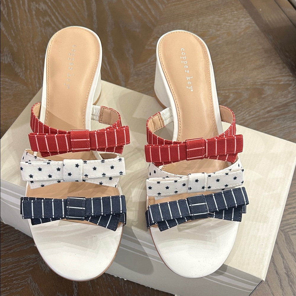 Brand new Copper Key Red, White, and Blue Bow Sandals size 10M